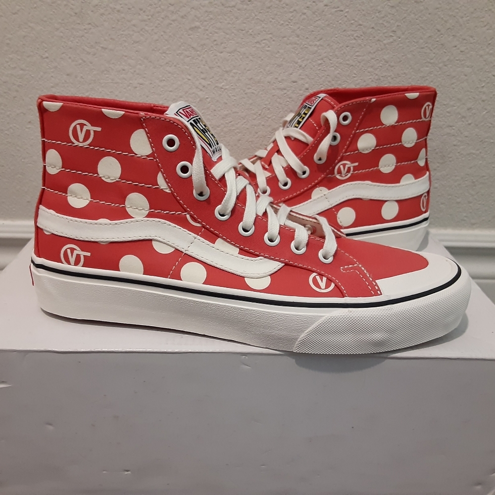 Vans - Picture 2 of 4